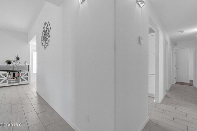 Building Photo - 805 P.º Tranquilo Pl