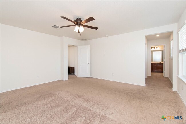 Building Photo - 661 Bailey Park Dr