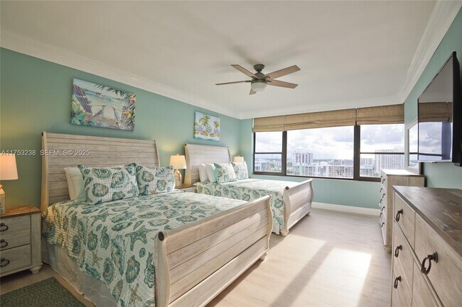 Building Photo - 3505 S Ocean Dr