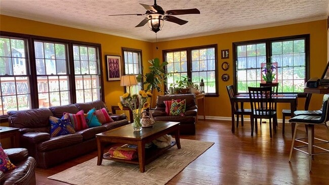 Building Photo - 2901 Victoria Dr