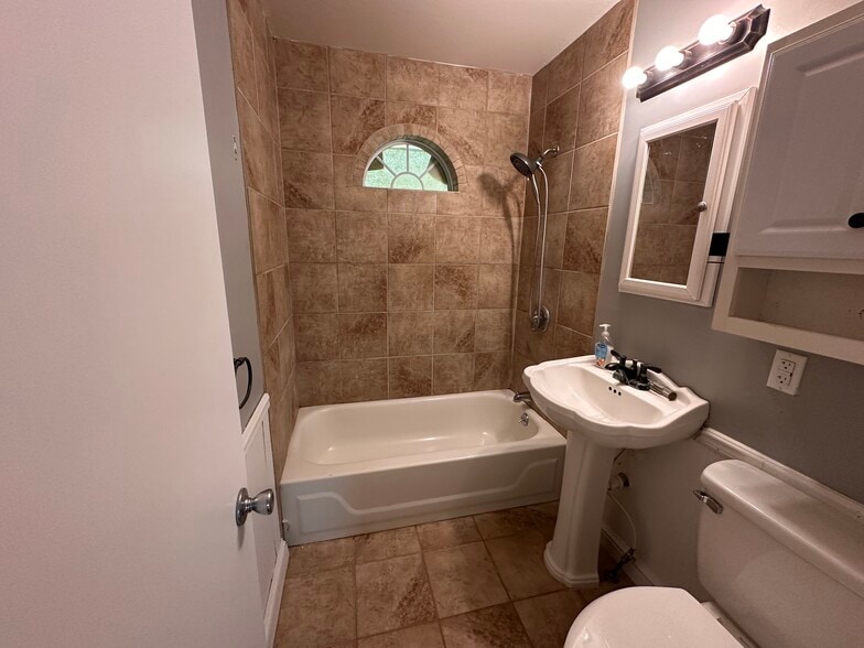 Building Photo - 345 Turkle Ave