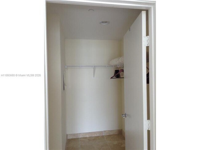 Building Photo - 1060 Brickell Ave