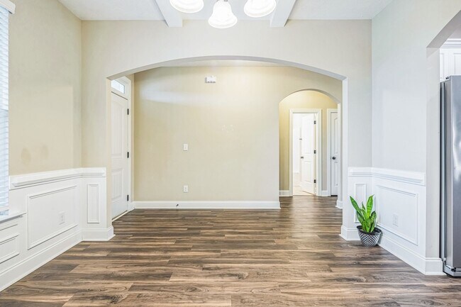Building Photo - Charming 3BR House in Warrenville