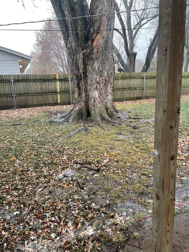 Building Photo - Fully Updated Home Just A Short Distance T...