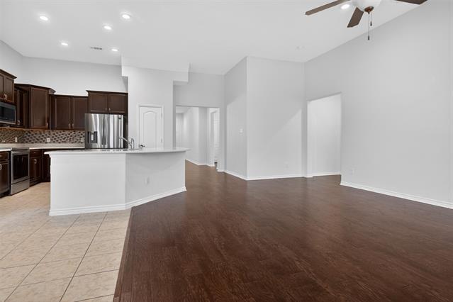 Building Photo - 8728 Maple Ridge Trail