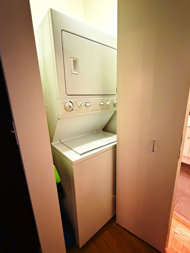 Building Photo - 1720 S Michigan Ave