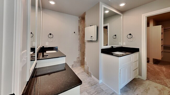 Building Photo - Luxury 4 Bedroom 3 Bathroom Home in Lone O...