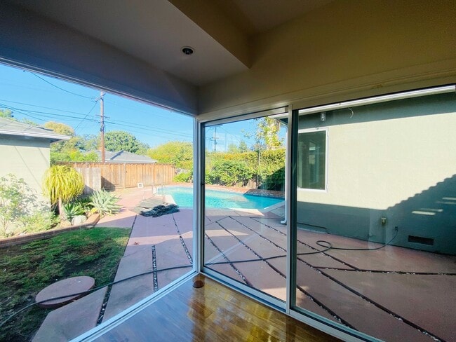 Building Photo - Sitting Proudly on a Vibrant Mar Vista Street, this 3-Bedroom 2-Bathroom Demands Your Attention