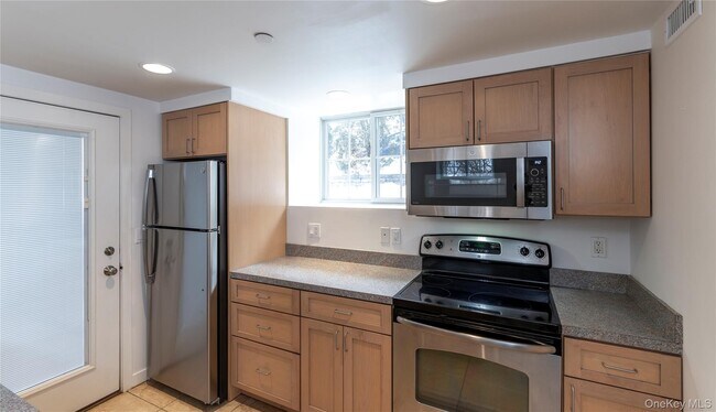 Building Photo - 40 Prospect St