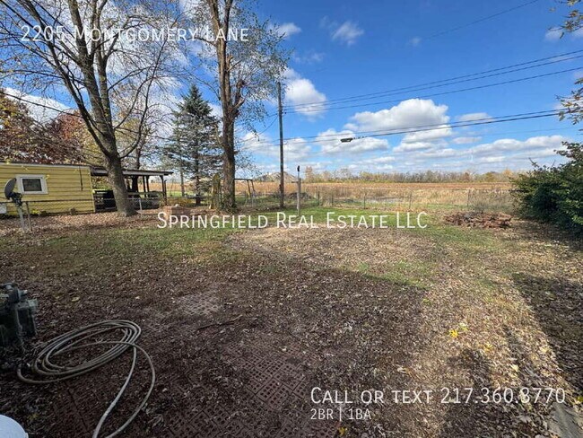 Building Photo - 2205 Montgomery Ln