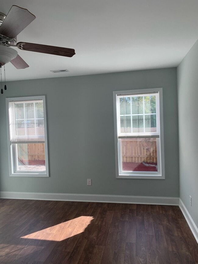 Building Photo - Townhome in Desirable Croatan Crossing Sub...