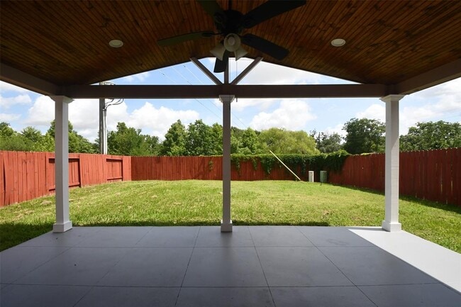 Building Photo - 24406 Lakecrest Village Dr