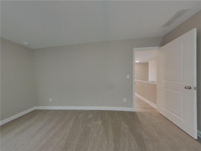 Building Photo - 112 E Rdg Wy
