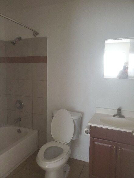 Building Photo - 2504 E Mobile Ln