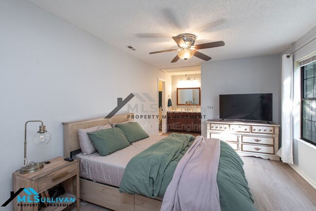 Building Photo - 7908 Falcon Rest Cir