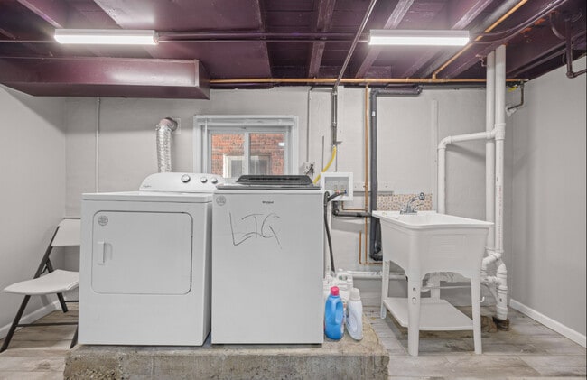 Building Photo - 4136 Park Ave