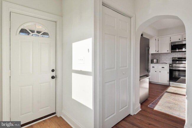 Building Photo - 701 S 2nd St