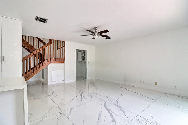 Building Photo - 9401 Aegean Dr