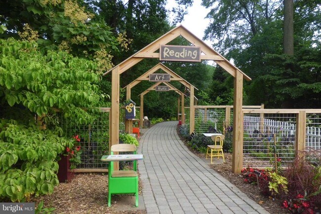 Building Photo - 3808 Delano St