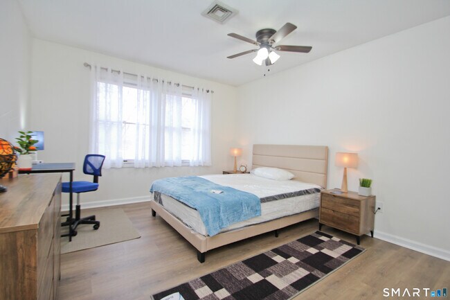 Building Photo - 1 Concorde Way