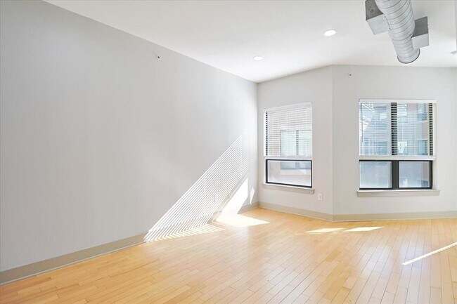 Building Photo - 1901 Post Oak Blvd