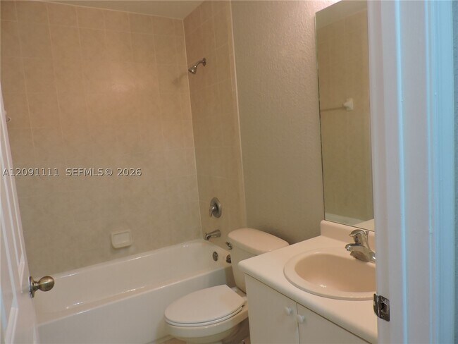 Building Photo - 1408 SE 26th Ct