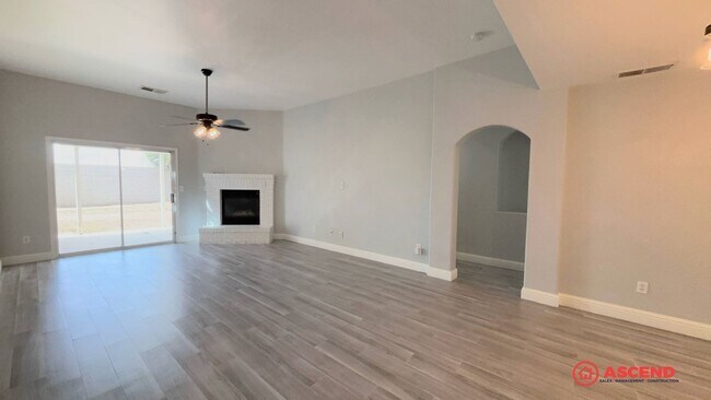 Building Photo - Gorgeous home located in the Northeast!