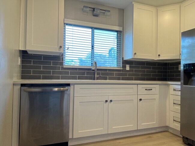 Kitchen II - 1515 Oak St