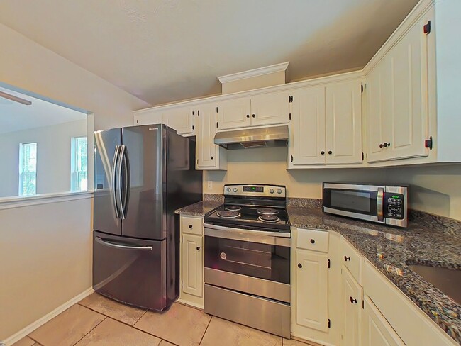 Building Photo - Three bedroom home in Martinez!