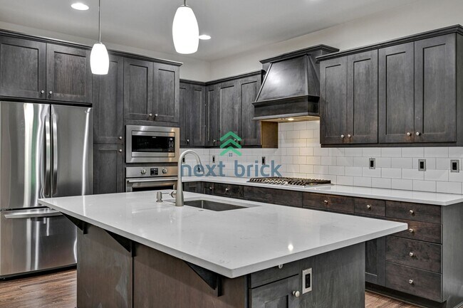 Building Photo - Bothell 5BR 3Bath-on a quiet neighborhood with smart upgrades + EV charging