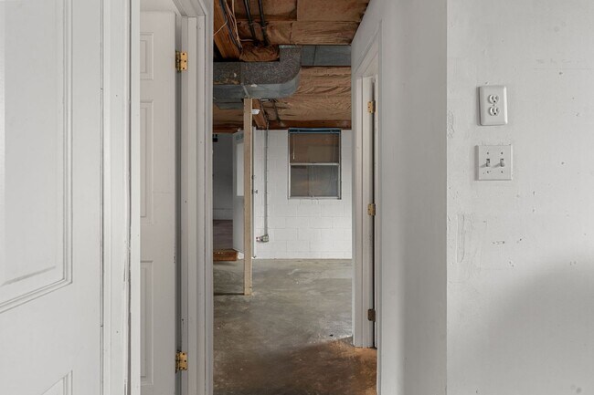 Building Photo - 400 Casad Ave
