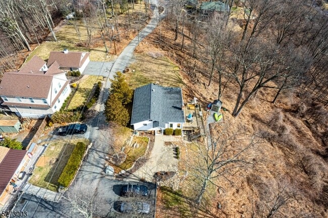 Building Photo - 110 Hillcrest Dr