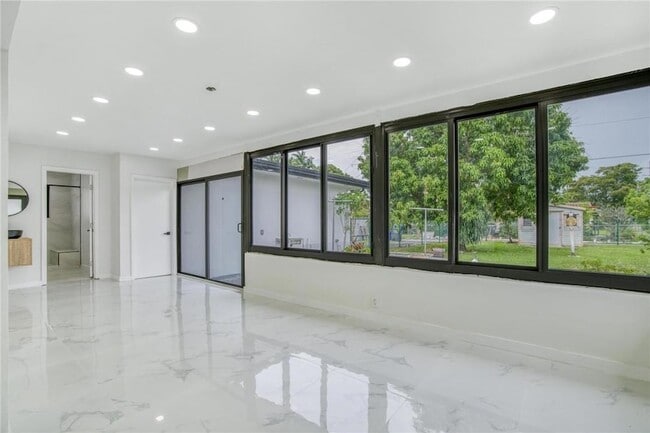 Building Photo - 2224 N 35th Ave