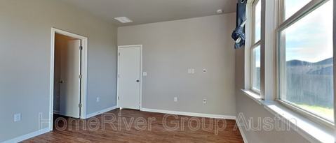 Building Photo - 322 Wapiti Rd