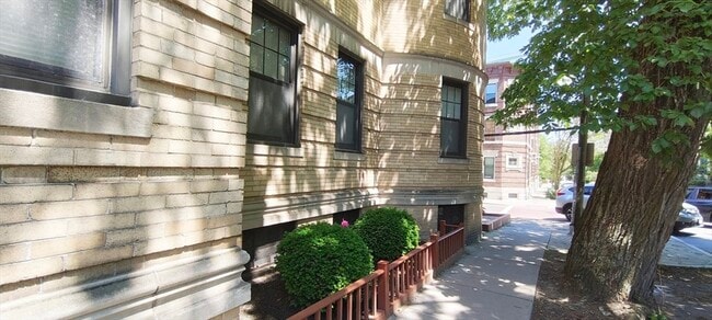 Building Photo - 4 Fuller St