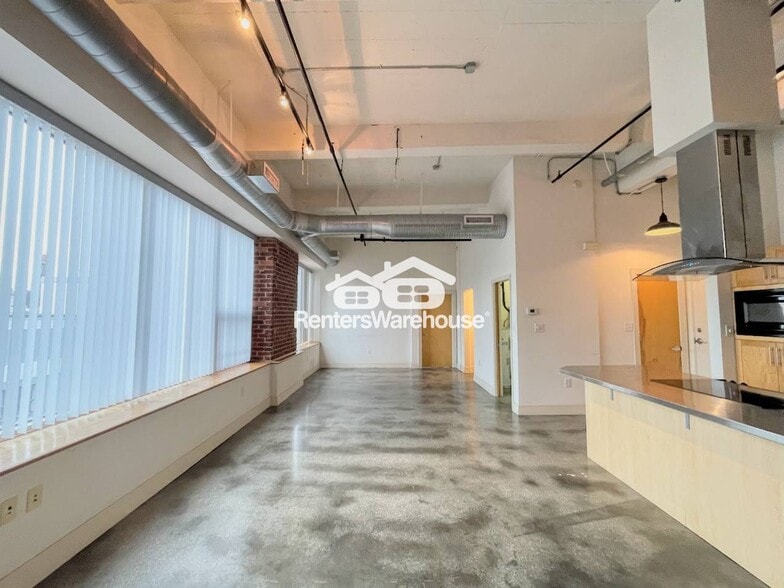 Building Photo - 500 Granby St
