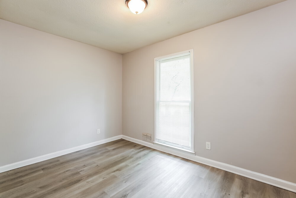 Building Photo - 1338 W Stoneybrook Dr