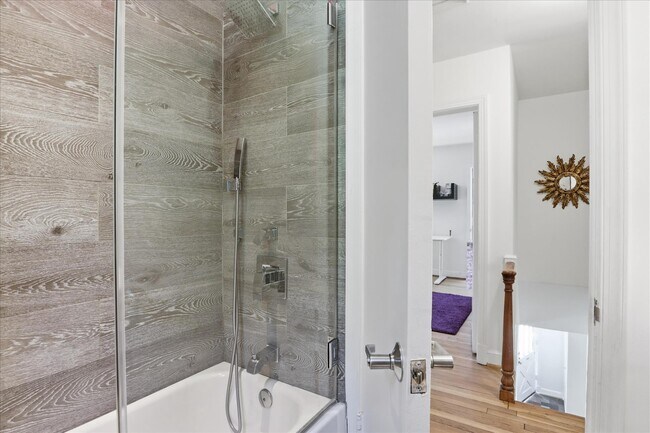 Building Photo - 3221 Coquelin Terrace