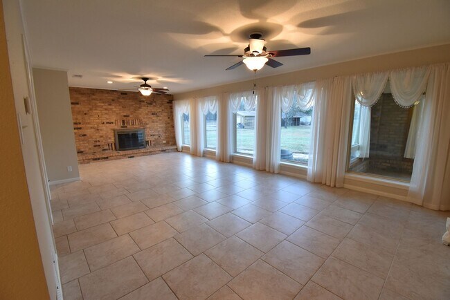 Building Photo - Coming Soon! 3 Bedroom Home On Lake Tyler!