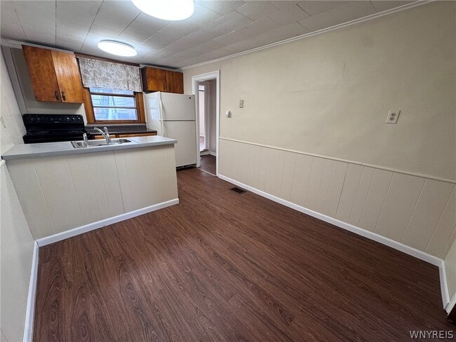 Building Photo - 10761 Main St