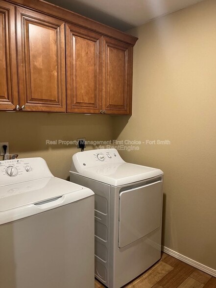 Building Photo - 529 Ridge Point Dr