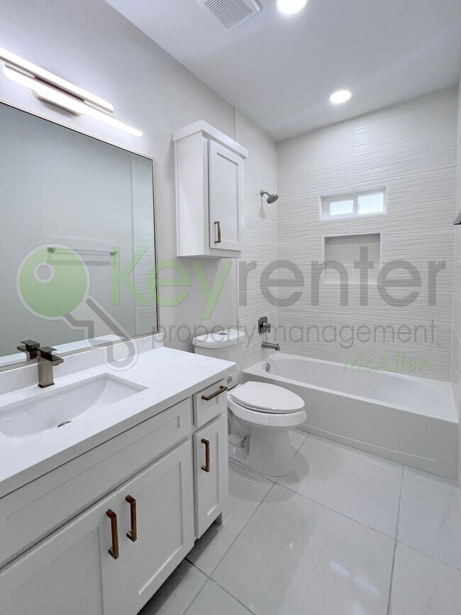 Building Photo - 2004 E 1st St