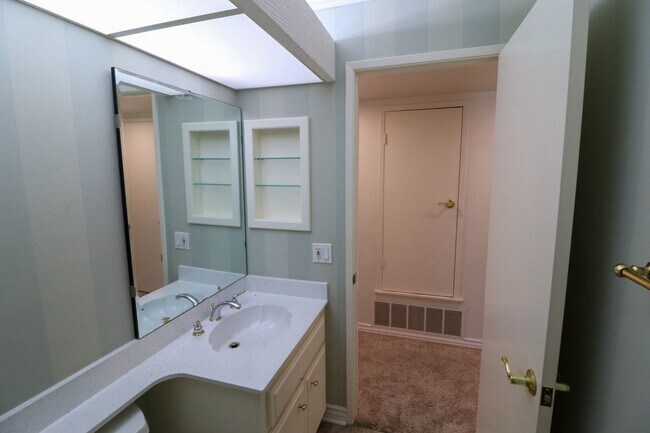 Building Photo - 1050 Pacifica Dr