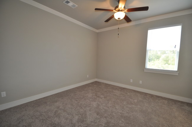 Building Photo - 2035 S Florida Way