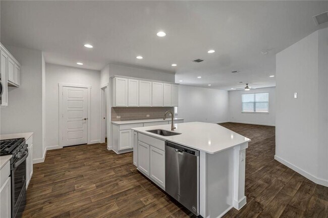 Building Photo - 14307 Macquarie Dr