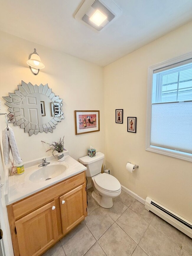 Building Photo - 4 Bedroom Home in South Burlington VT Available 4/1!