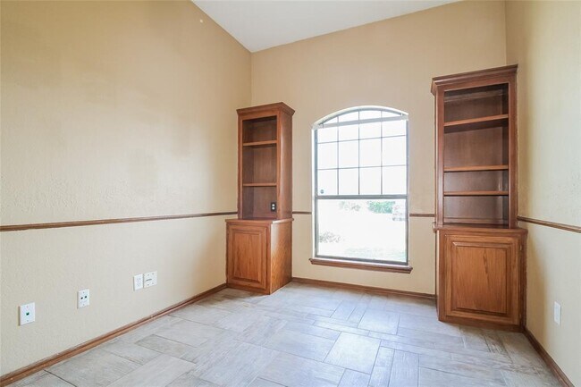 Building Photo - 2213 SW 137th Pl