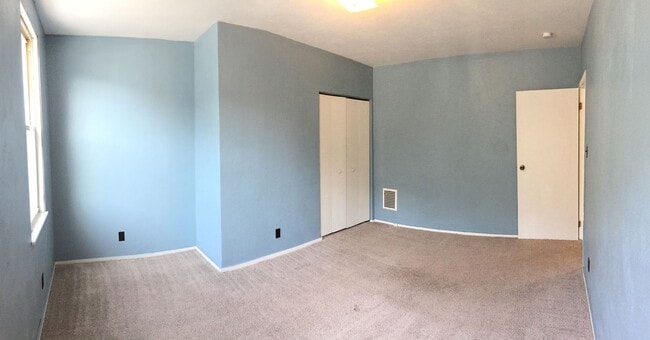 Building Photo - 2 Bedroom House