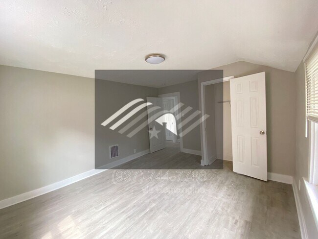 Building Photo - 1004 W Fairview Ave