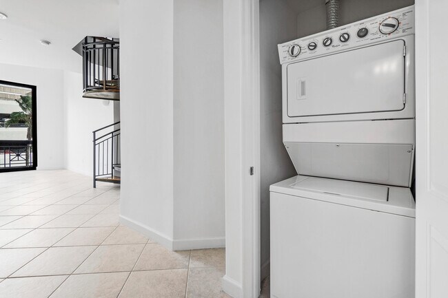 Building Photo - 801 S Olive Ave